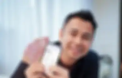 Pasang Wajah Cemberut di Samping Mobil Sport Mewah Miliknya, Raffi Ahmad Bikin Geger Gara-gara Ngaku Bosan Jadi Sultan, Netizen: Gimmick Apa Lagi Ini