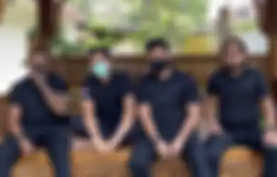 Ajudan Irjen Ferdy Sambo LIburan Bareng, Sosok yang Duduk di Sebelah Brigadir J Dipertanyakan, Foto Pengawal Eks Kadiv Propam Bikin Heboh