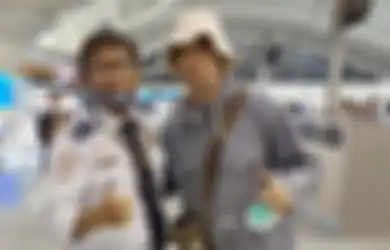 Liam Gallagher Kepergok di Bali, Pegawai Bandara Ini Beruntung Bisa Foto Bareng