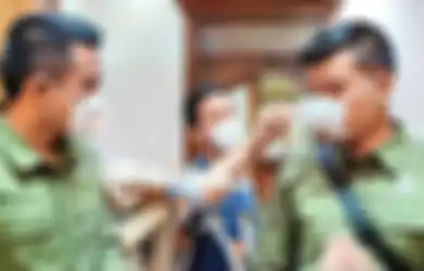 'Saya Nggak Terima Warga Saya Dipukuli', Gibran Rakabuming Murka hingga Nekat Tarik Masker Oknum Paspampres yang Tega Aniaya Sopir Truk, Begini Justru Reaksi Netizen!