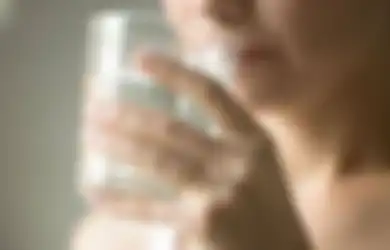 Aneka Tips Harian, Begini Bahaya yang Bakal Dialami Jika Masih Minum Pakai Gelas Bersamaan dengan Orang Lain