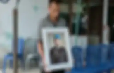 Bahagia Berganti Pilu, Samuel Hutabarat Wakilkan Mendiang Brigadir J yang Wisuda Hari Ini hingga Sempat Terkendala Biaya: Belum Terima Ijazah Dia Lebih Dulu Dipanggil Tuhan