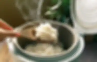 Aneka Tips Harian, Bersihkan Sisa Nasi di Panci Rice Cooker Ternyata Bukan Direndam dengan Air, Pakai Cara Ini Jauh Lebih Praktis
