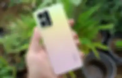 Unboxing OPPO Reno8, Varian Yang Paling Terjangkau Tapi Masih Mewah