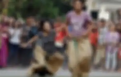 Detik-detik seorang Ibu Meninggal Usai Lomba Balap Karung, Sempat Tertawa di Garis Finis