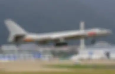 Makin Agresif Takuti Taiwan, China Pamer Dua Senjata Mematikan Pembom H-6K dan Pesawat Tempur J-16, Siap Lumpuhkan Taiwan dengan Strategi 'Pukulan Ganda'
