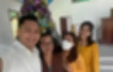 Dikabari Status Putri Candrawathi Tersangka, Keluarga Brigadir J Pecah Jadi Dua, Foto Lawas Ibunda Yosua Jadi Sorotan