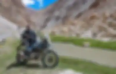 Perjalanan Turing Sepeda Motor di Pegunungan Himalaya, Suka dan Duka Ketika Melewati Salah Satu Jalan Motor Tertinggi di Dunia