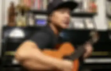 Cholil Mahmud: Efek Rumah Kaca Sering Nulis Lagu Kritik Sosial Karena Banyak Baca Koran