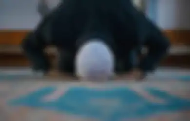 Ustaz Adi Hidayat Jelaskan Cara Bertawassul Sesuai Syariat Islam, Berikut Amalannya Agar Doa Lekas Terkabul