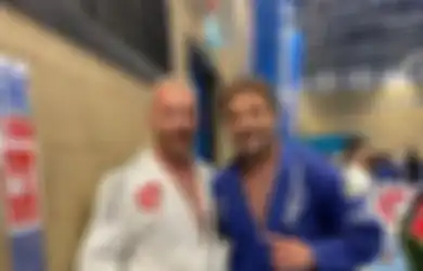 Aktor Peaky Blinders, Tom Hardy Berhasil Dapat Dua Medali Emas di Turnamen Amal Jiu-Jitsu