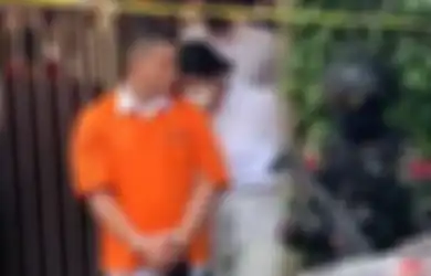 Upaya Putri Candrawathi Kuatkan Ferdy Sambo saat Rekonstruksi, Mulai dari Kecup Pundak hingga Lakukan Hal Ini, Rindu Tak Jumpa 24 Hari Terobati?