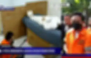 Istri Ferdy Sambo Peragakan Lemas hingga Tiduran di Ranjang, Adegan Putri Candrawathi Panggil Ajudan Bergiliran Masuk ke Kamar Jadi Sorotan, Disebut Ada Perintah Soal Ini