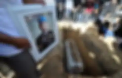 Kenekatannya Buka Peti Jadi Kunci Pembongkar Skenario Ferdy Sambo CS, Keluarga Brigadir J Justru Dilarang Mendapat Hasil Autopsi Kedua, Lalu untuk Apa Dilibatkan?