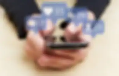 Banyak yang Nggak Sadar Sudah Melakukannya, Berikut Bahaya dan Cara Menghentikan Kebiasaan Buruk Oversharing!