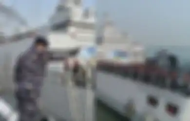 Geladak KRI Frans Kaisiepo Jadi Pijakan, Pangkoarmada II Lepas KRI R.E. Martadinata-331 Ikuti Latma Kakadu 2022, Begini Pesannya Saat Kirimkan Pasukan ke Australia