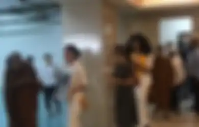 Batal Titipkan Abu Jenazah Reza Gunawan di Vihara, Dee Lestari Putuskan Langsung Melarung Abu Jenazah Mendiang Suami di Laut Ancol: Perjalanannya Segera Rampung dengan Sempurna