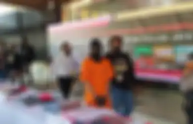 Dalihnya Seleksi Osis, Guru Hyperseks Ini Perdayai Puluhan Siswinya Buat Jadi Budak Nafsu Bejat, Terakhir Usai Upacara 17an!
