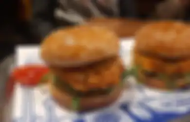 Synchronize Festival Kolaborasi bareng Lawless Burgerbar, Bikin Burger Udang Saus Laksa