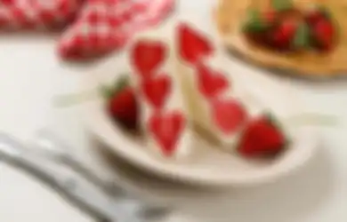 Strawberry Sando Cuma Butuh 3 Bahan Aja! Simple dan Enak Banget