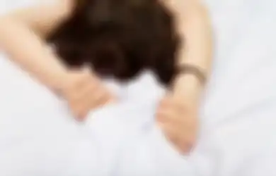 Termasuk Tangan Refleks Menggenggam, Berikut Tanda-tanda Wanita Orgasme saat Hubungan Intim