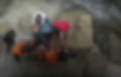 Diingatkan Berkali-kali, Simak 4 Fakta Profesor UGM Tewas Terseret Ombak Saat Foto di Bawah Tebing Pantai