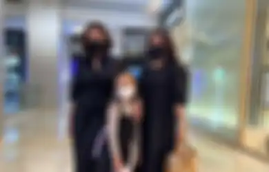 Momen Gempi Foto Jalan-jalan Disorot, Ibunda Gisel Sampai Dicueki