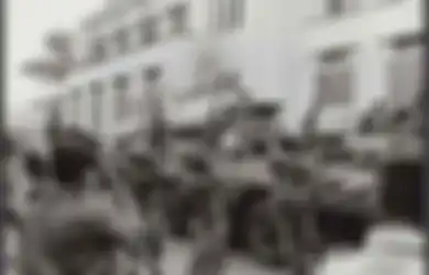 Panser Saracen Pengangkut 7 Mayat Korban G30 S yang Berdarah