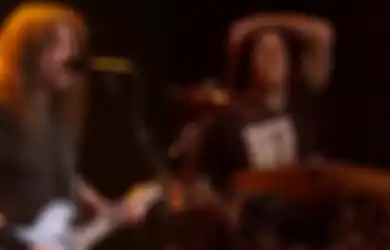 Rekomendasi Lagu Rock yang Dimainkan dengan Epik oleh Foo Fighters Bareng Travis Barker di Konser Tribute Taylor Hawkins!