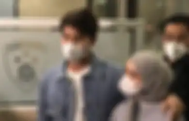 Terekam Keluar dari Mobil Alphard Putih, Beredar Video Rizky Billar Temui Lesti Kejora di Rumah Sakit, Kondisi Ibunda Baby L Diungkap Sandy Arifin: Lemas 