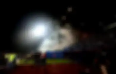 DETIK-DETIK Kericuhan di Stadion Kanjuruhan, Kekalahan Arema FC Jadi Pemicu Suporter Lari ke Tengah Lapangan