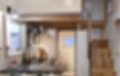 Jangan Sia-siakan Area Kosong Bawah Tangga, Tiru Desain Dapur Mungil dengan Mini Bar Nan Unik, Lihat 7 Foto Aestheticnya Auto Jatuh Hati