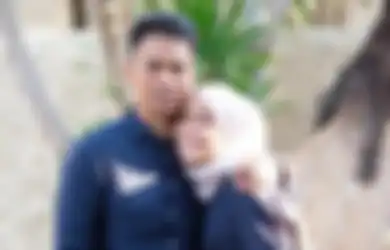 Sakit Hati Seorang Ayah Lihat Anaknya Disakiti, Endang Mulyana Nangis dan Peluk Lesti Kejora di Depan Kakbah, Videonya Mengharukan!