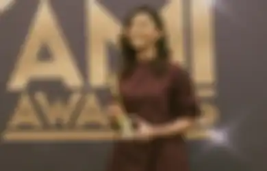 Cuma Butuh Waktu 15 Menit, Dere Ngaku Sedih Saat Bikin Lagu Berisik