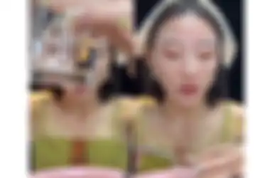Viral Trik Menuangkan Foundation di Air Sebelum Diaplikasikan, Bikin Make-up Lebih Flawless?