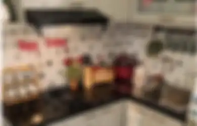 Kecil Tapi Fungsional! Desain Dapur Sempit Aesthetic Ini Bikin Istri Tambah Kreatif Olah Masakan, Intip 7 Foto Hasilnya