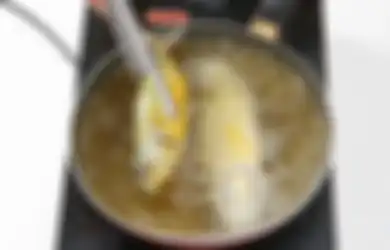Aneka Tips Harian, Taburkan 1 Bahan Ini Saat Bersihkan Tumpahan Minyak Goreng di Lantai, Dijamin Bersih dan Bebas Licin
