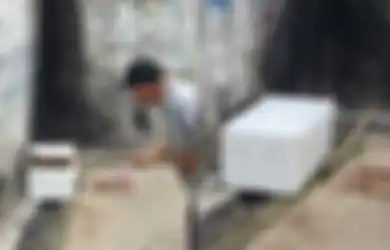 GEGER Warga Bekasi, Temukan Boks Berbau Busuk Dikira Mayat Bayi Ternyata Isinya Benda Mengejutkan Ini