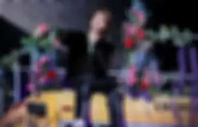 Foto Konsep Album Solo Jin BTS The Astronaut, Netizen: Ganteng Banget!