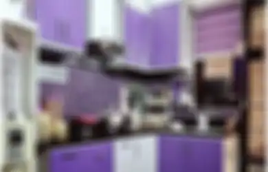 Bosan Warna Putih? Coba Pakai Warna Ini Buat Desain Dapur Kecil di Rumah Mungil, 8 Foto Hasilnya Dijamin Gak Norak!
