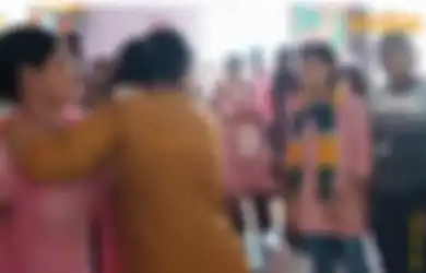 VIRAL, Video 3 Guru Perempuan Berkelahi di Depan Siswa, Netizen: Akibat Banyak Nonton Drama