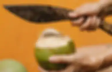 Aneka Tips Harian, Jangan Mau Ditipu Pedang Nakal, Begini Cara Mudah Memilh Kelapa Muda