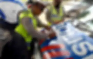 Alasan Polisi Menahan SIM Saat Tilang, Pengemudi Cerdas Wajib Tahu
