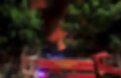 MENCEKAM! Damkar Butuh Waktu 40 Jam Padamkan Kebakaran di Gudang Triplek Bandung
