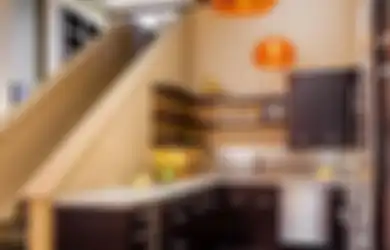 Area Kosong Terisi Hoki Pun Jadi, Ini Cara Desain Dapur Mungil Dibawah Tangga Menurut Aturan Feng Shui, Lengkap dengan Foto Contohnya