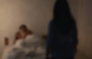 Mertua Syok Pergoki Menantu Selingkuh, Temui Pria Tanpa Busana di Dalam Rumah
