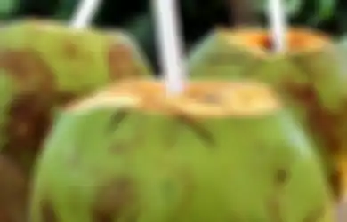 Tips Hidup: Tak Selamanya Bagus untuk Kesehatan, Air Kelapa Ternyata Bahaya Jika Diminum Saat Tubuh Dalam Kondisi Ini