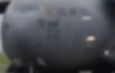 Warga Sampai Melongo, Ini Foto Penampakan Pesawat Super Gede US Air Force Mendarat di Bali