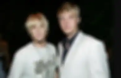 Tangis Nick Carter Pecah, Mesti Manggung Bareng Backstreet Boys Sehari Setelah Aaron Carter Meninggal.