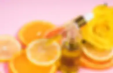 Hindari 5 Kesalahan Ini Saat Memakai Serum Vitamin C, Bikin Sia-sia